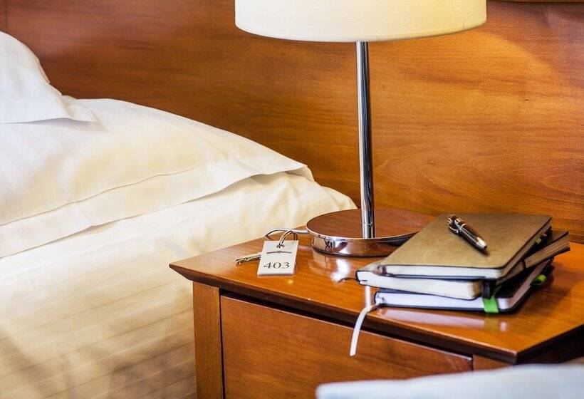 スタンダードシングルルーム, Senacki