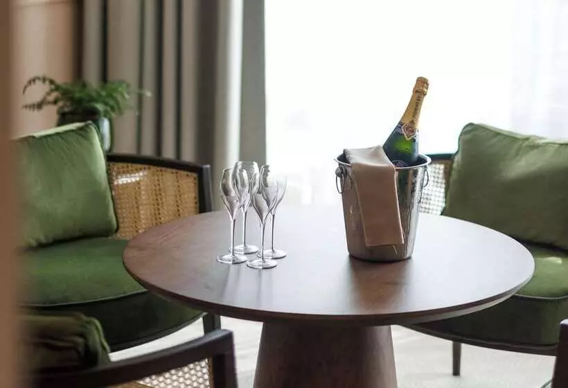 سوییت جونیور, Sofitel Brussels Europe