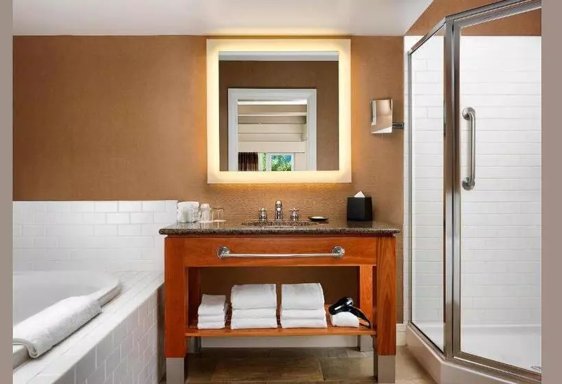 キングサイズベッドのスイートルーム, The Westin Bear Mountain Resort & Spa, Victoria