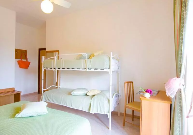 اتاق استاندارد چهار تخته, Villa Franz