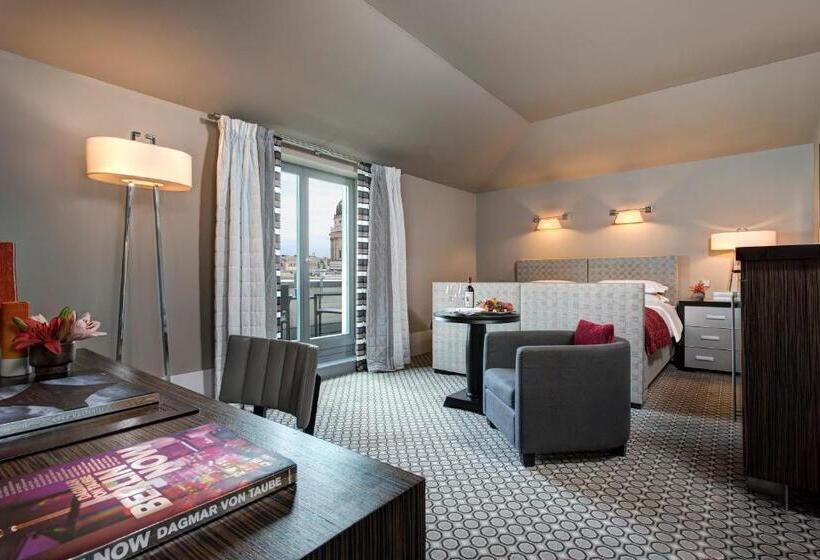 اتاق لوکس با بالکن, Rocco Forte Hotel De Rome
