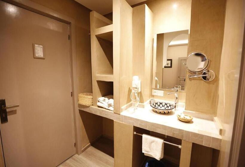 سوئیت سینیور, Amani Hotel Suites & Spa