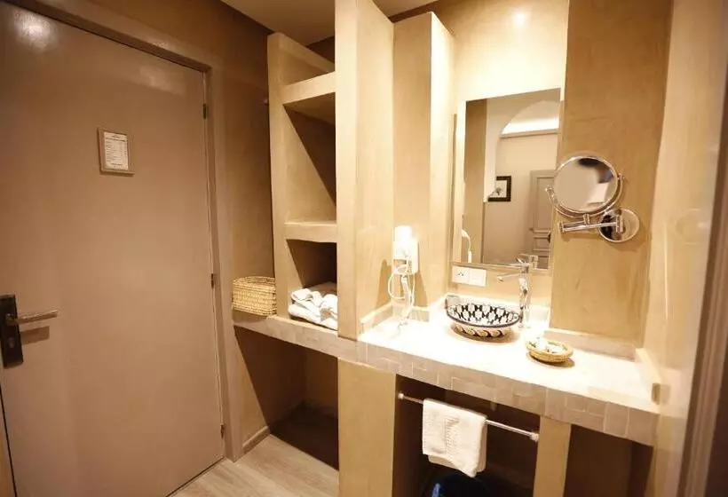 سوئیت سینیور, Amani Hotel Suites & Spa