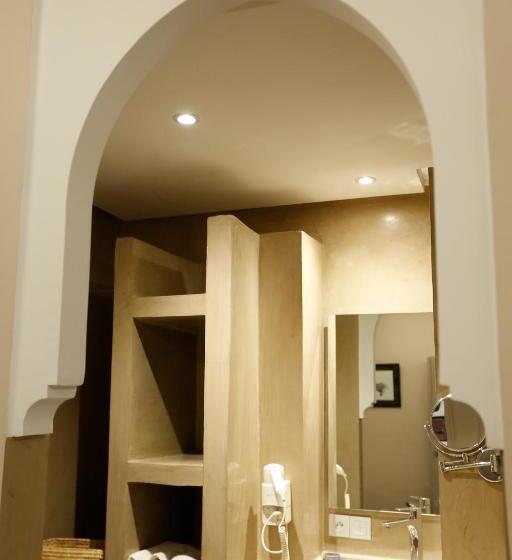 سوئیت سینیور, Amani Hotel Suites & Spa