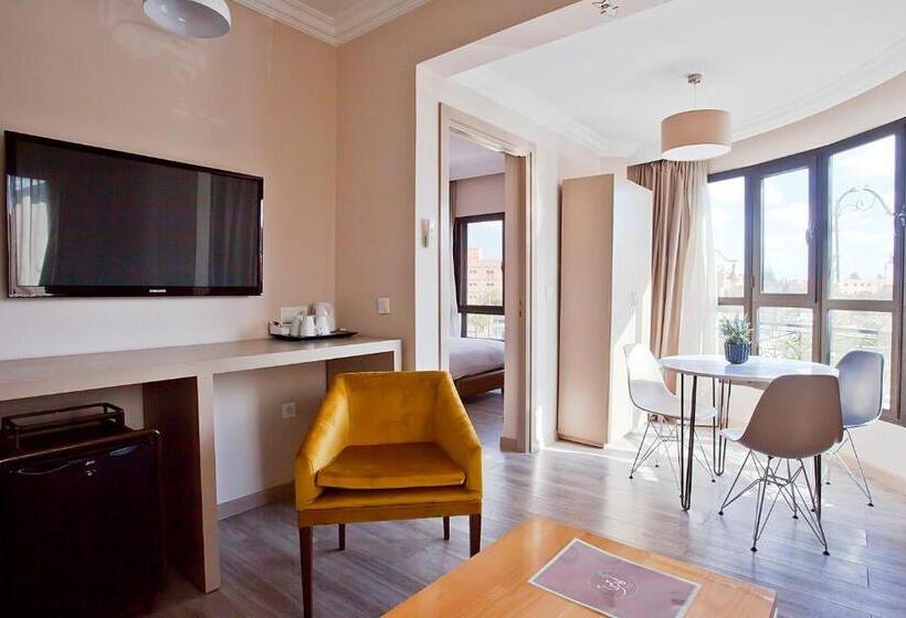 سوئیت سینیور, Amani Hotel Suites & Spa