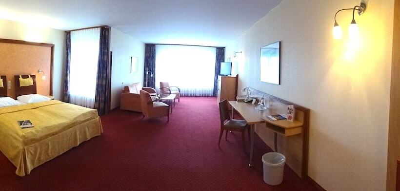 غرفة عائلية, Ascot Bristol