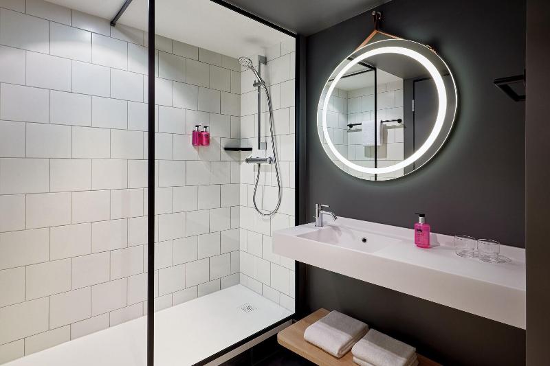 Номер Стандарт, Moxy Bochum