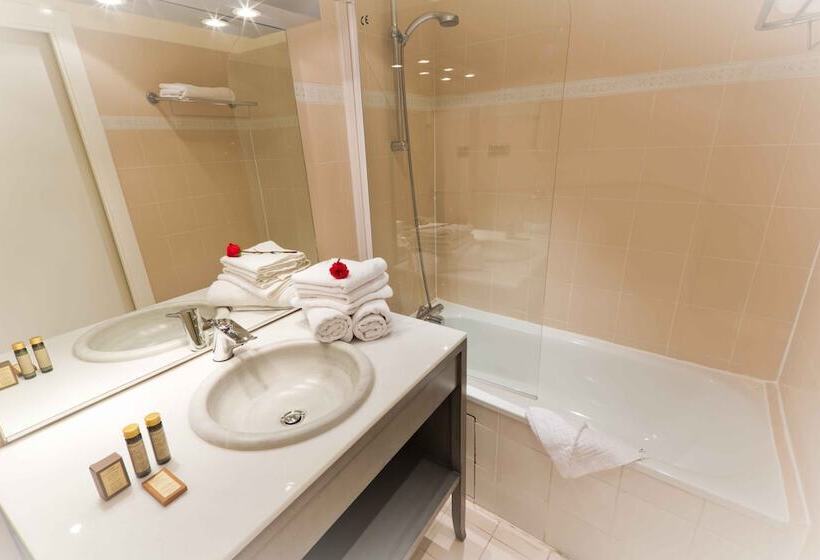 اتاق استاندارد سه نفره, Champerret Heliopolis