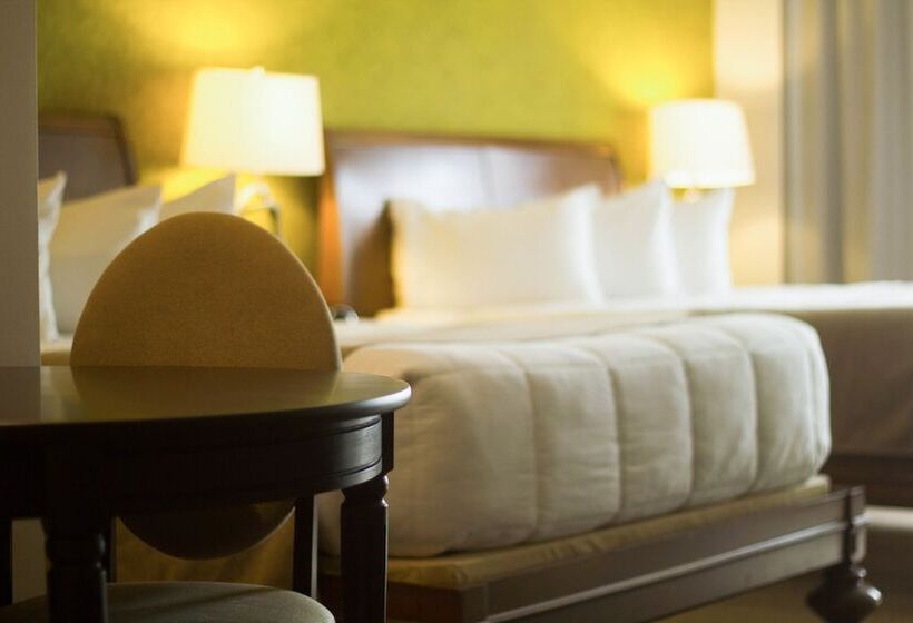 اتاق لوکس, Champlain