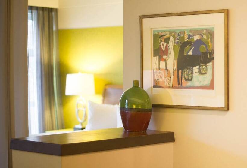 اتاق لوکس, Champlain