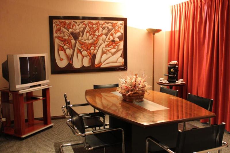 带大床的标准间, Howard Johnson By Wyndham San Pedro