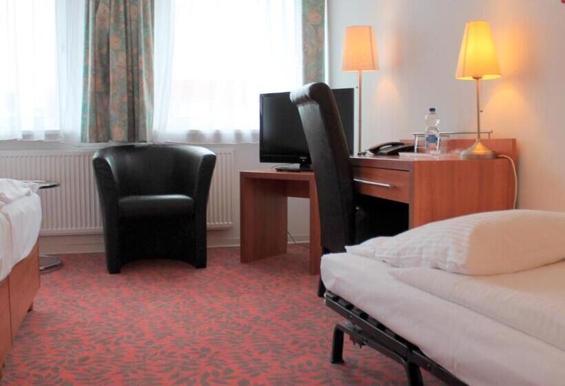 اتاق استاندارد سه نفره, Kaiser