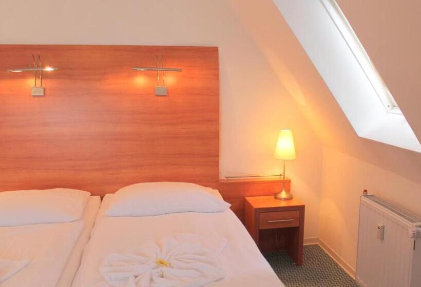 اتاق استاندارد سه نفره, Kaiser