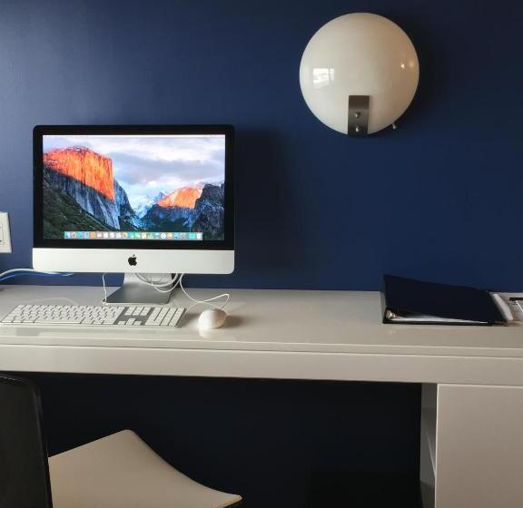 带大床的标准间, Le Dauphin Montreallongueuil