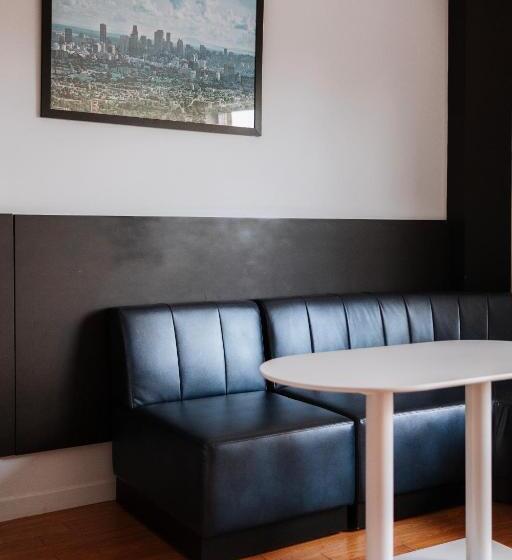 标准间, Le Dauphin Montreallongueuil