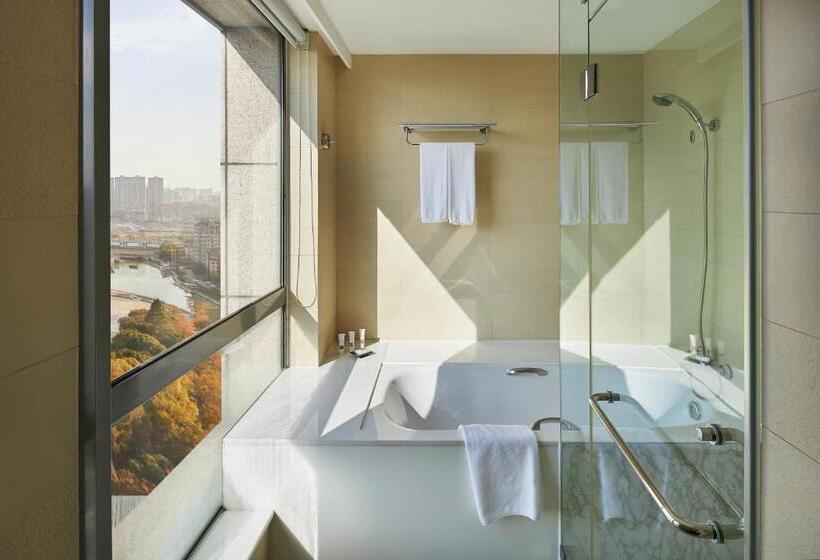 סוויטה אקזקיוטיב, Paradox Kunshan