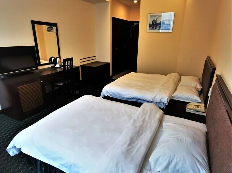 스탠다드 트리플 룸, Traders Inn