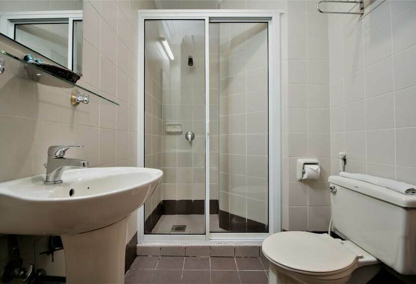 스탠다드 트리플 룸, Traders Inn