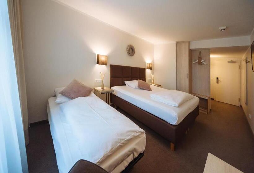 غرفة قياسية ثلاثية, Landhotel Potsdam