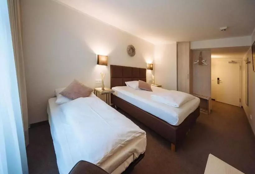 スタンダードトリプルルーム, Landhotel Potsdam