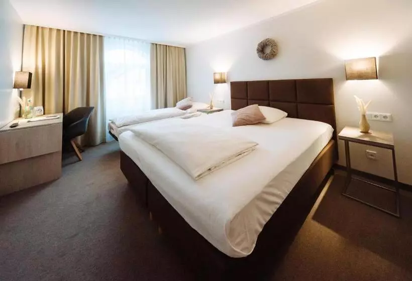 スタンダードトリプルルーム, Landhotel Potsdam