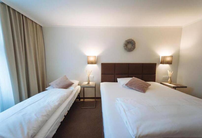 غرفة قياسية ثلاثية, Landhotel Potsdam