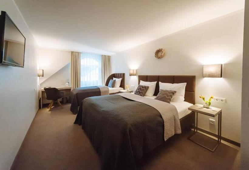 اتاق استاندارد سه نفره, Landhotel Potsdam