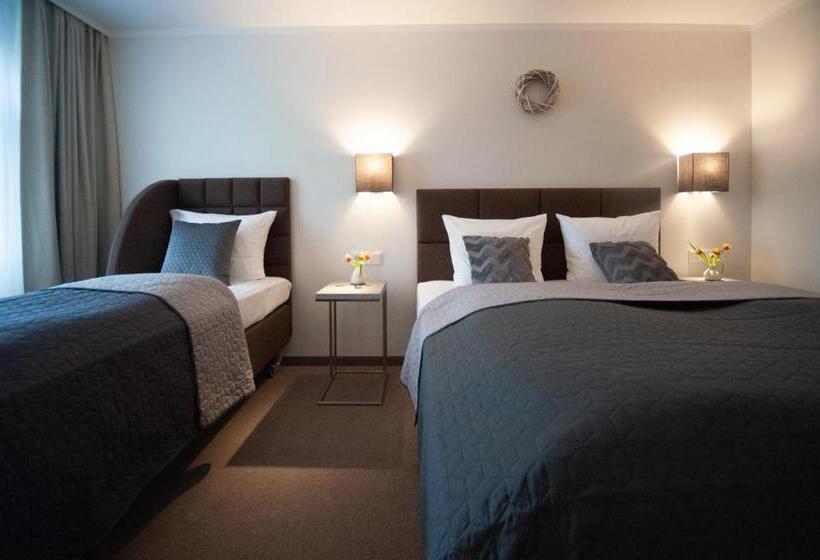 غرفة قياسية ثلاثية, Landhotel Potsdam