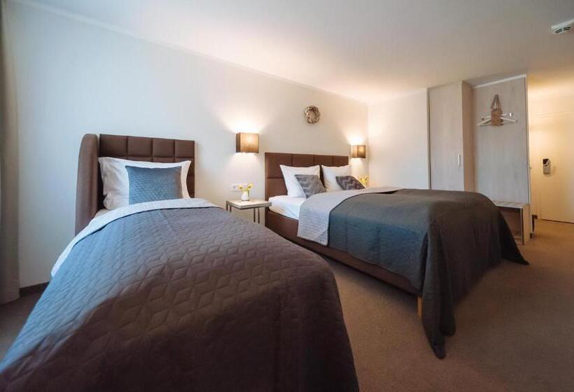 غرفة قياسية ثلاثية, Landhotel Potsdam