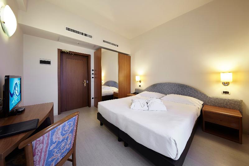 غرفة قياسية, Aqua