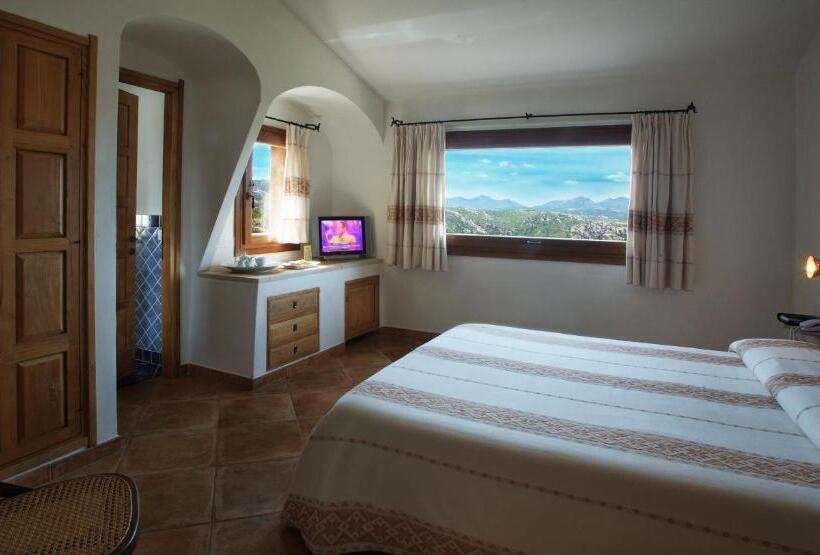 חדר סופריור, Arathena