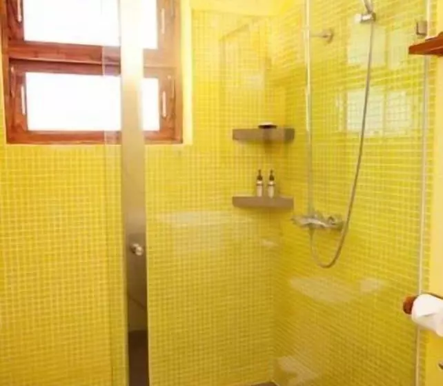بانگلوی استاندارد, Coco Beach Resort