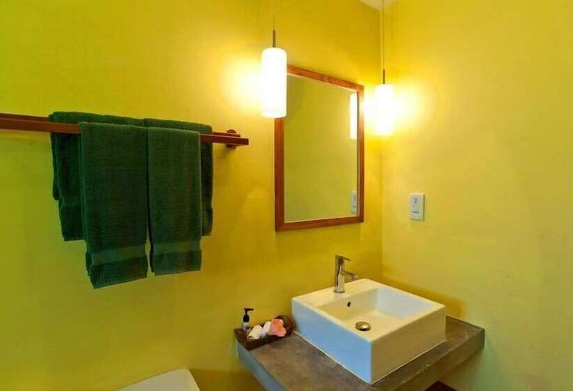 بانگلوی استاندارد, Coco Beach Resort