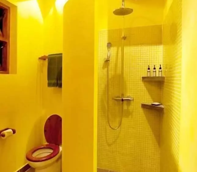 بانگلوی استاندارد, Coco Beach Resort