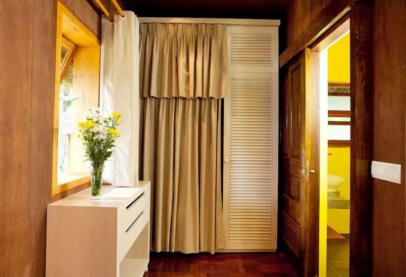 بانگلوی استاندارد, Coco Beach Resort