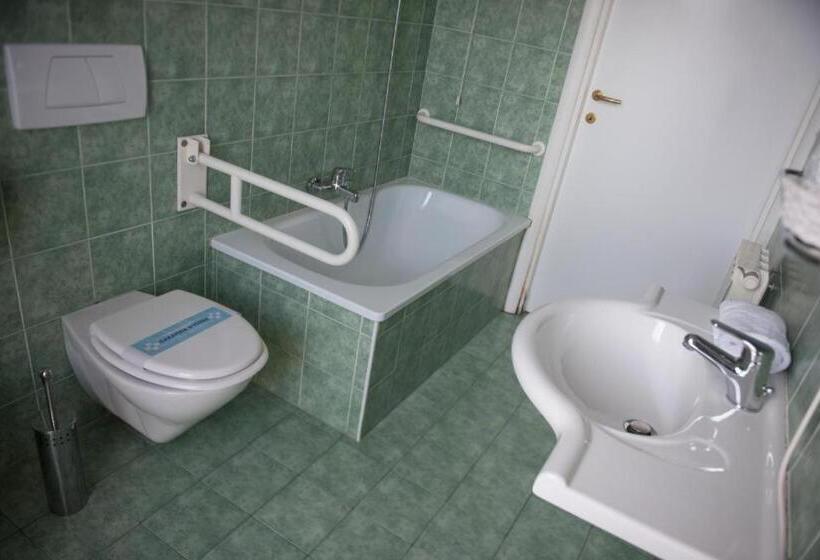 패밀리 룸, Formula International & Puravita Spa