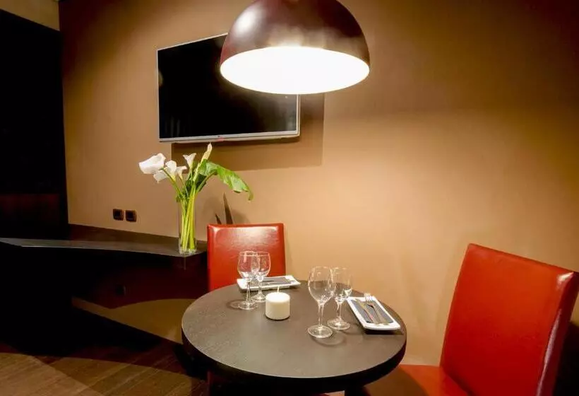 Suite Deluxe, Incontro