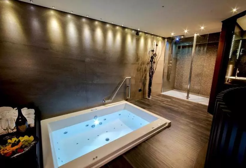 Suite Deluxe, Incontro