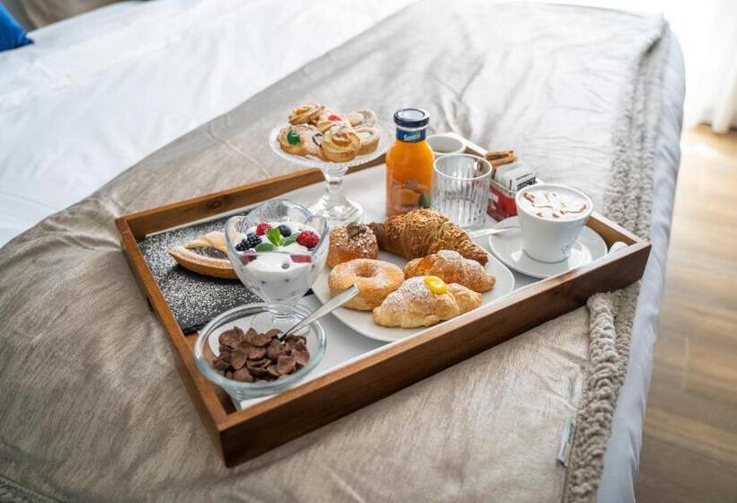 Family Room, Leonessa