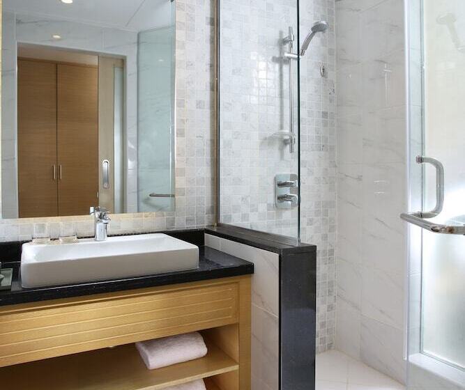 Семейный Номер, Metropolitan Hotel Dubai