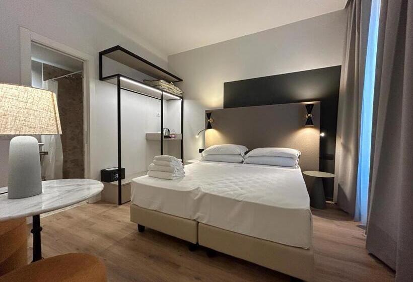 חדר סופריור, Porta Pia