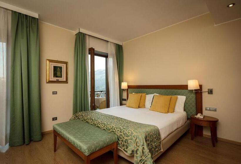 חדר סופריור עם מרפסת, Resort & Spa Miramonti