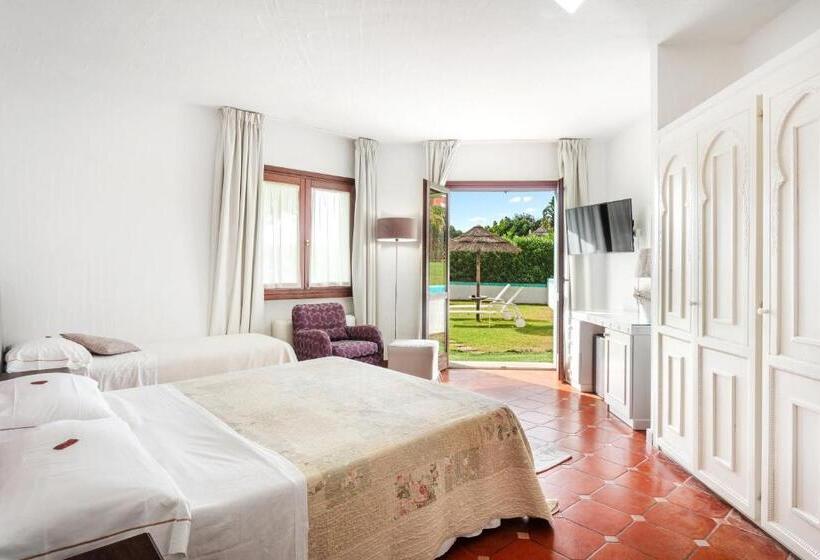 اتاق ساده سه‌ نفره, Stefania Boutique Hotel By The Beach