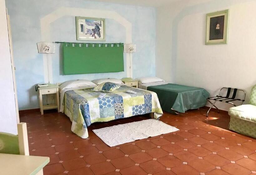 اتاق ساده سه‌ نفره, Stefania Boutique Hotel By The Beach