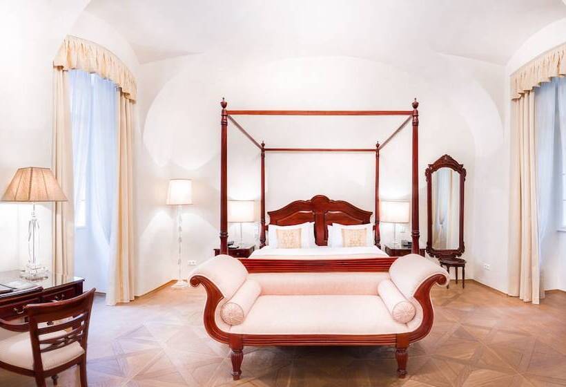 سوییت جونیور, The Dominican