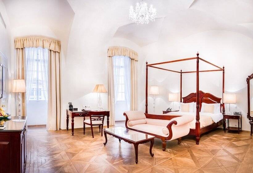 جناح جونيور, The Dominican