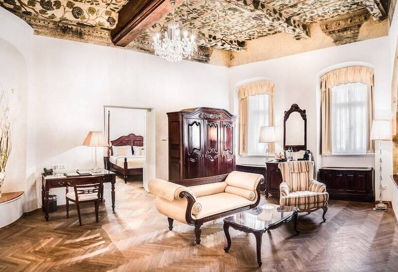 جناح إدارى, The Dominican