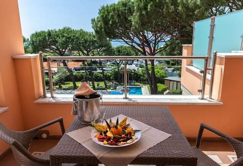 バルコニー付きスタンダードトリプルルーム, Versilia Palace