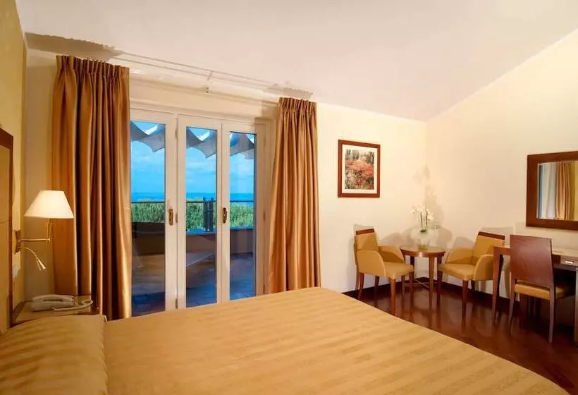 バルコニー付きスタンダードトリプルルーム, Versilia Palace