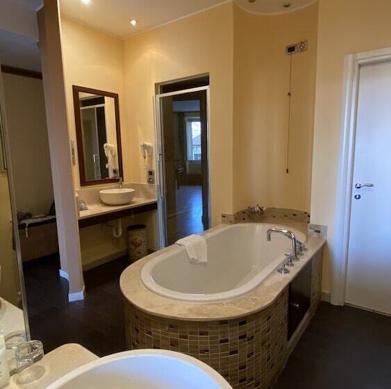 اتاق خانوادگی, Vogue Hotel Arezzo